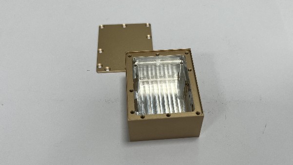 移動(dòng)電源外殼鋁型材cnc加工的工藝流程是什么？